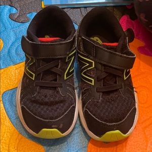 New Balance tennis shoes